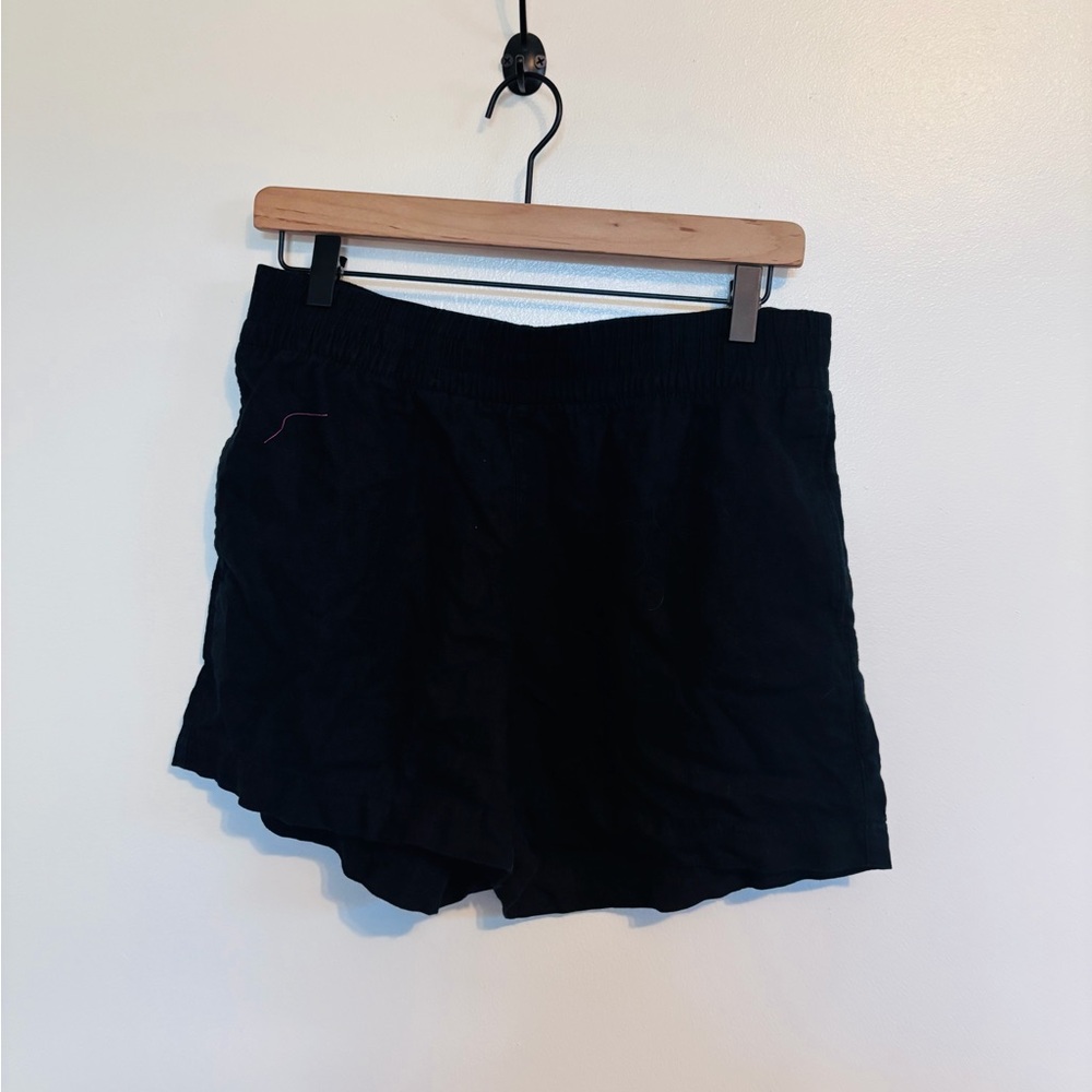 Old navy black elastic waistband shirt with pockets in the back size medium